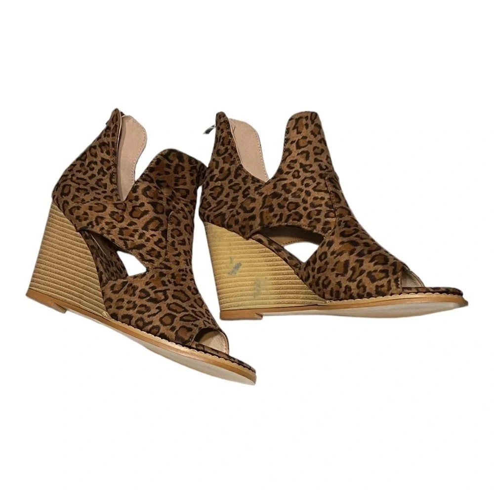 Faux Suede Animal Print Peep-Toe Cutout Wedge Heel Ankle Bootie 8M Tan Brown